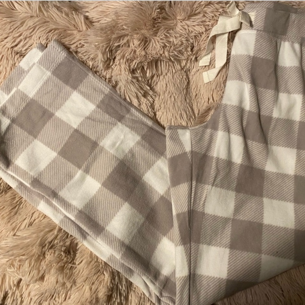 Old navy white and gray pjs